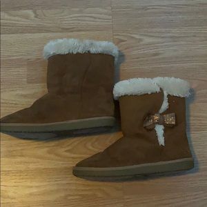 tan boots with soft inside around top of shoe